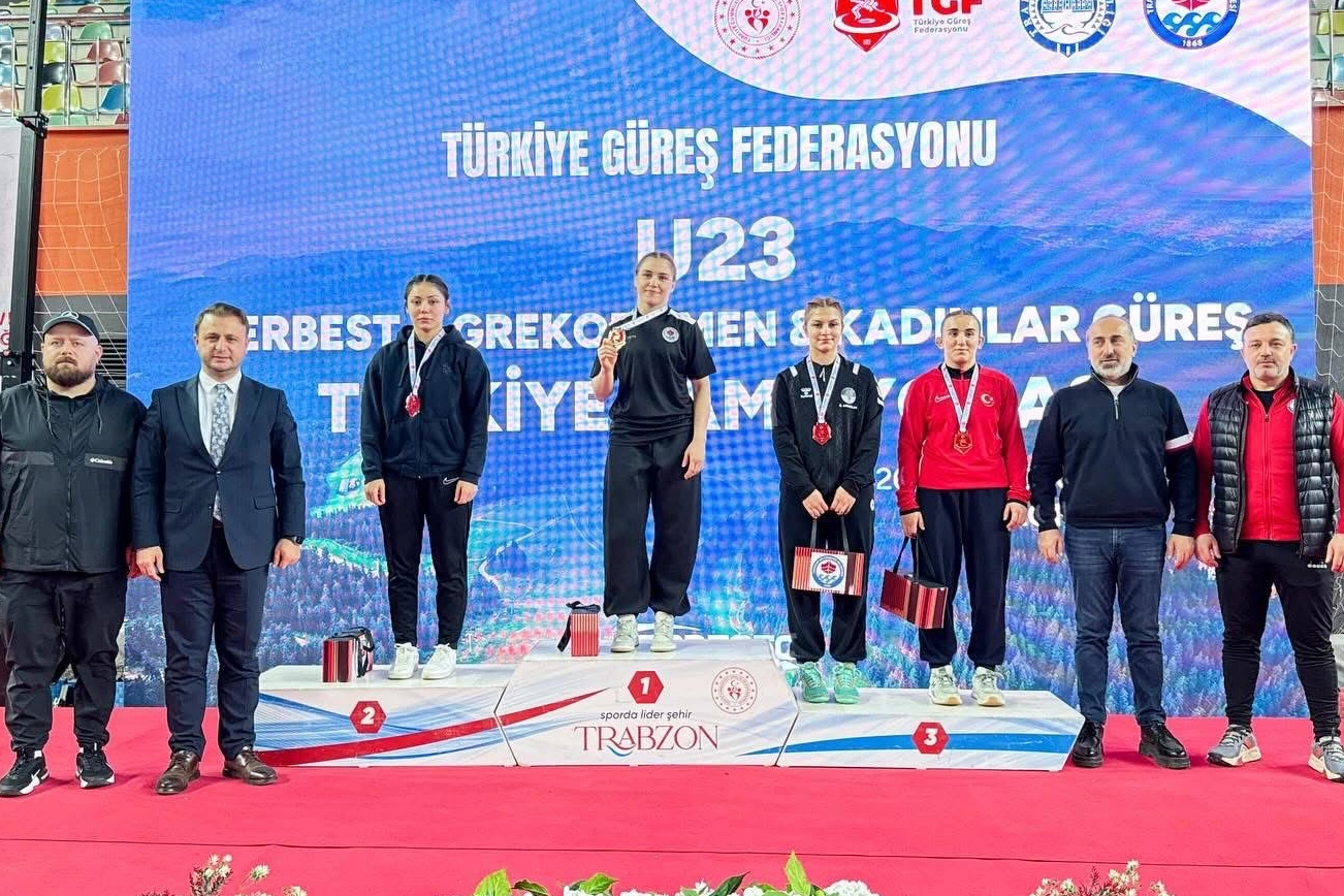 Trabzon&rsquo;dan g&uuml;reşte &ccedil;ifte şampiyonluk