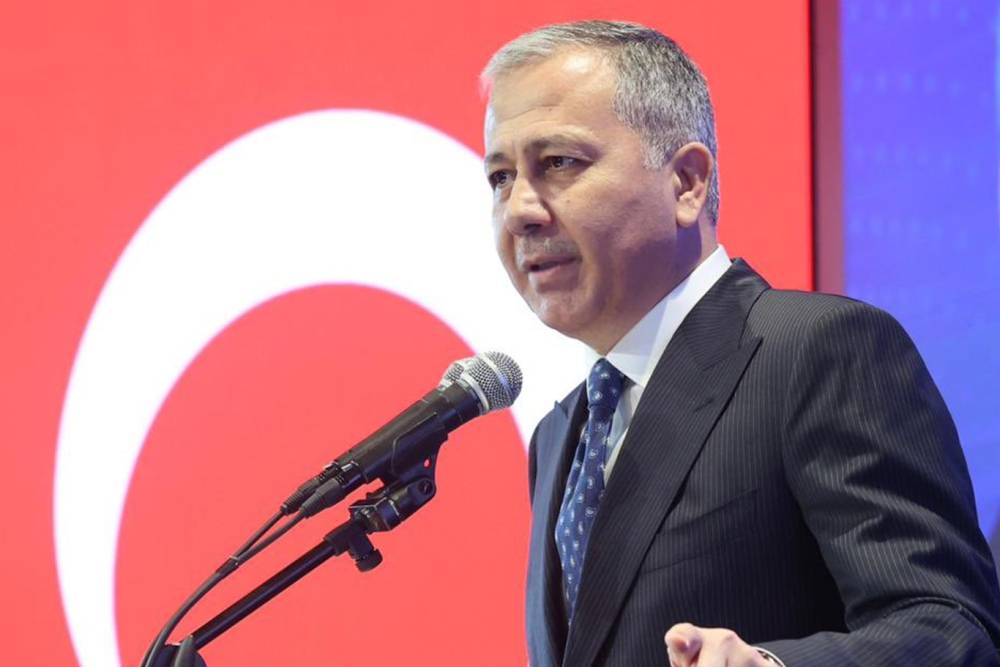 İ&ccedil;işleri Bakanı Yerlikaya&rsquo;dan 15 kişinin &ouml;ld&uuml;ğ&uuml; Antalya ve Burdur kazalarıyla ilgili a&ccedil;ıklama