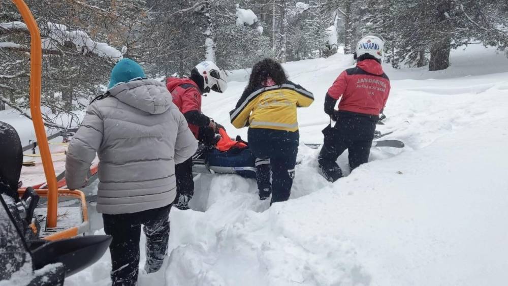 Sarıkamış Kayak Merkezi&rsquo;nde yaralanma: JAK timleri hızla m&uuml;dahale etti