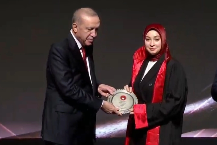 Bilecik Pazaryeri&rsquo;nden iki gen&ccedil; hukuk&ccedil;u tarihe ge&ccedil;ti