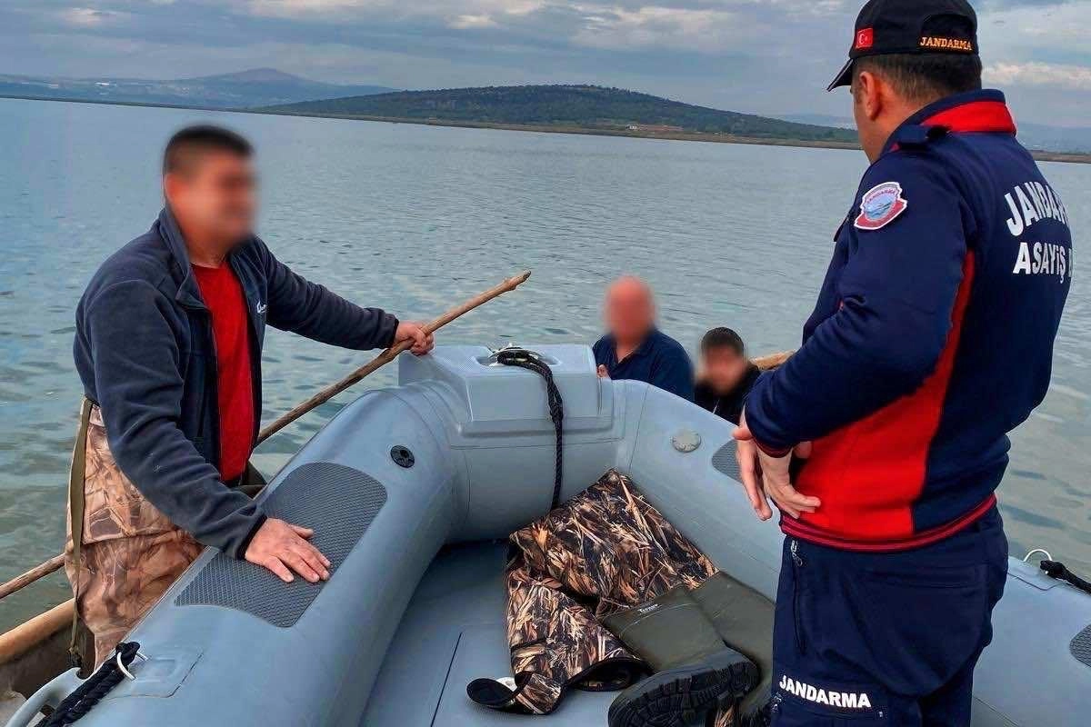 Uluabat G&ouml;l&uuml;&rsquo;nde ka&ccedil;ak avcılara b&uuml;y&uuml;k ceza!