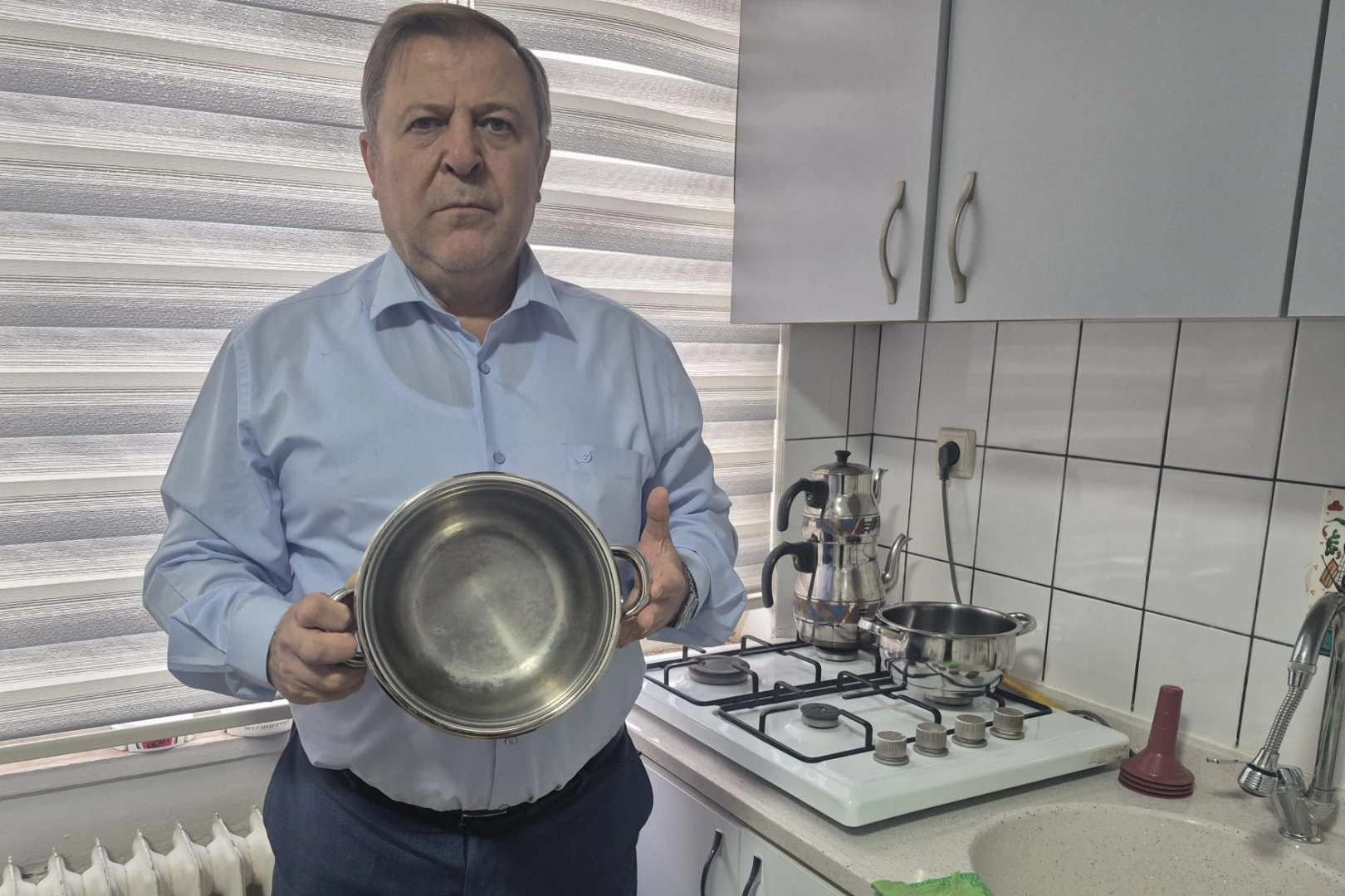 Emeklilerin hali i&ccedil;in tencereyi g&ouml;sterdi.... T&Uuml;ED Uludağ: Enflasyon kadar zam, sıfır zamdır!