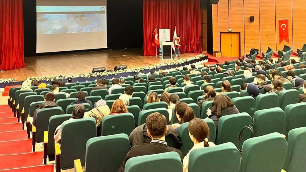 Kars Emniyeti'nden 2 bin 300 &uuml;niversite &ouml;ğrencisine ter&ouml;rle m&uuml;cadele eğitimi