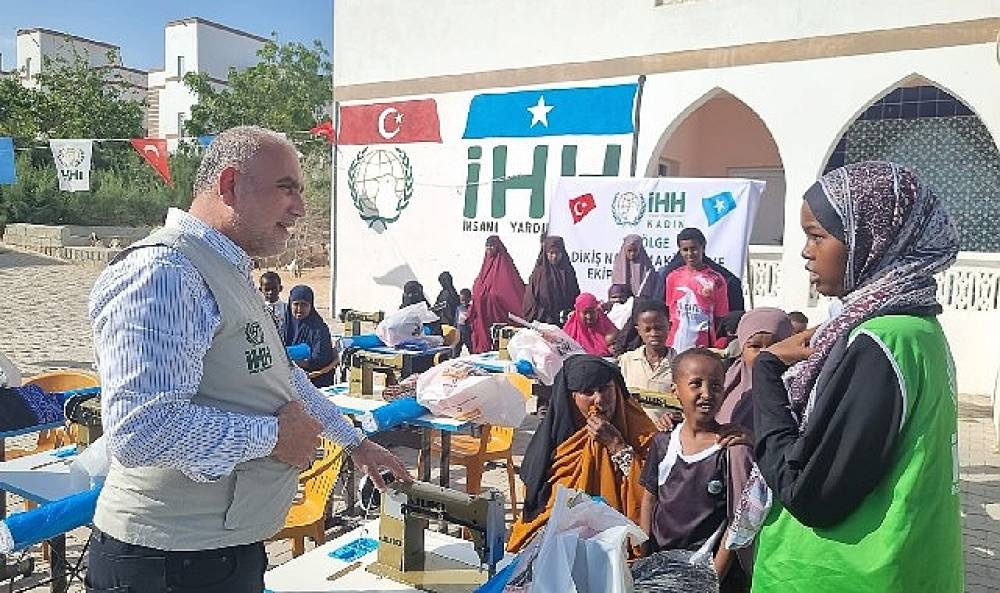 Başkan Sandık&ccedil;ı'dan Somali'de G&ouml;n&uuml;l K&ouml;pr&uuml;s&uuml;