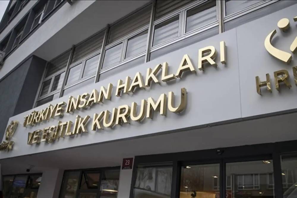 Vakıf &uuml;niversitesinde ayrımcılık iddiaları