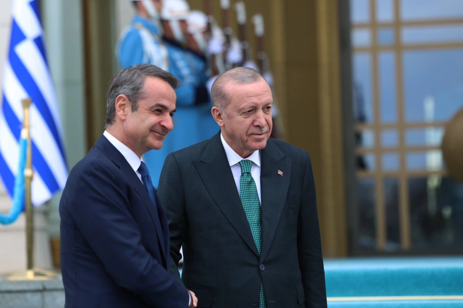 Yunanistan Başbakanı Mi&ccedil;otakis K&uuml;lliye'de