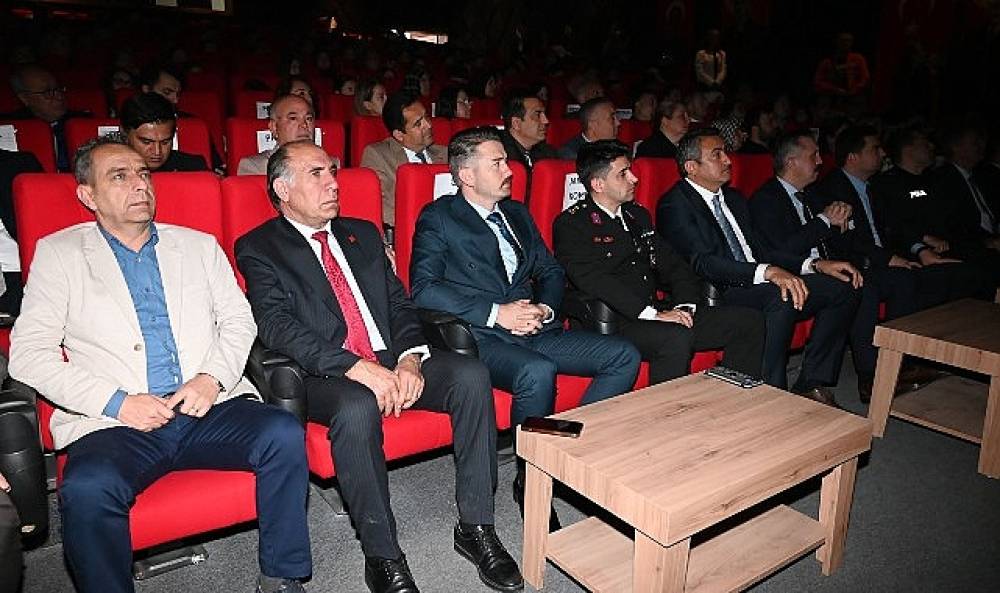 İSTİKLAL MARŞI'NIN KABUL&Uuml; T&Ouml;RENLE KUTLANDI