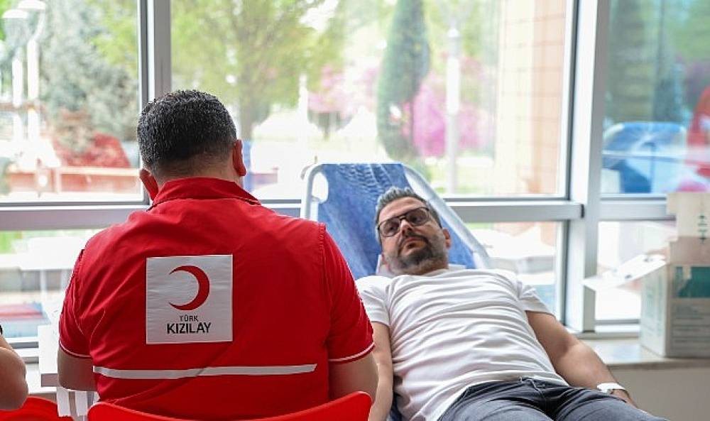 Sel&ccedil;uklu Belediyesi Kızılay'a Destek Olmayı S&uuml;rd&uuml;r&uuml;yor