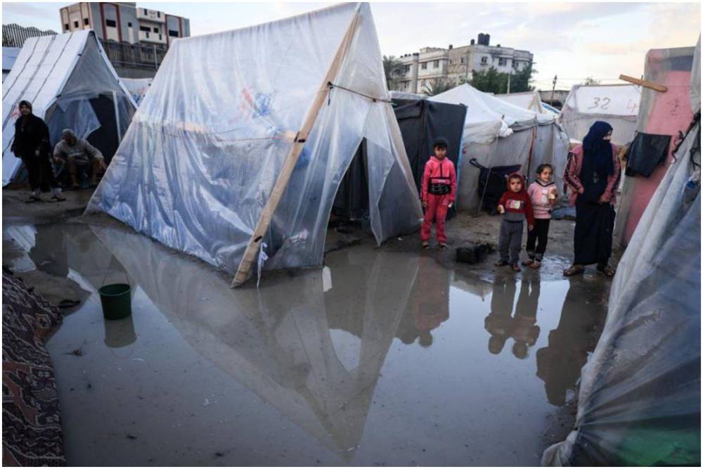 Gazze&rsquo;de &ccedil;adırların &uuml;zerine duvar &ccedil;&ouml;kmesi sonucu iki kişi şehit oldu