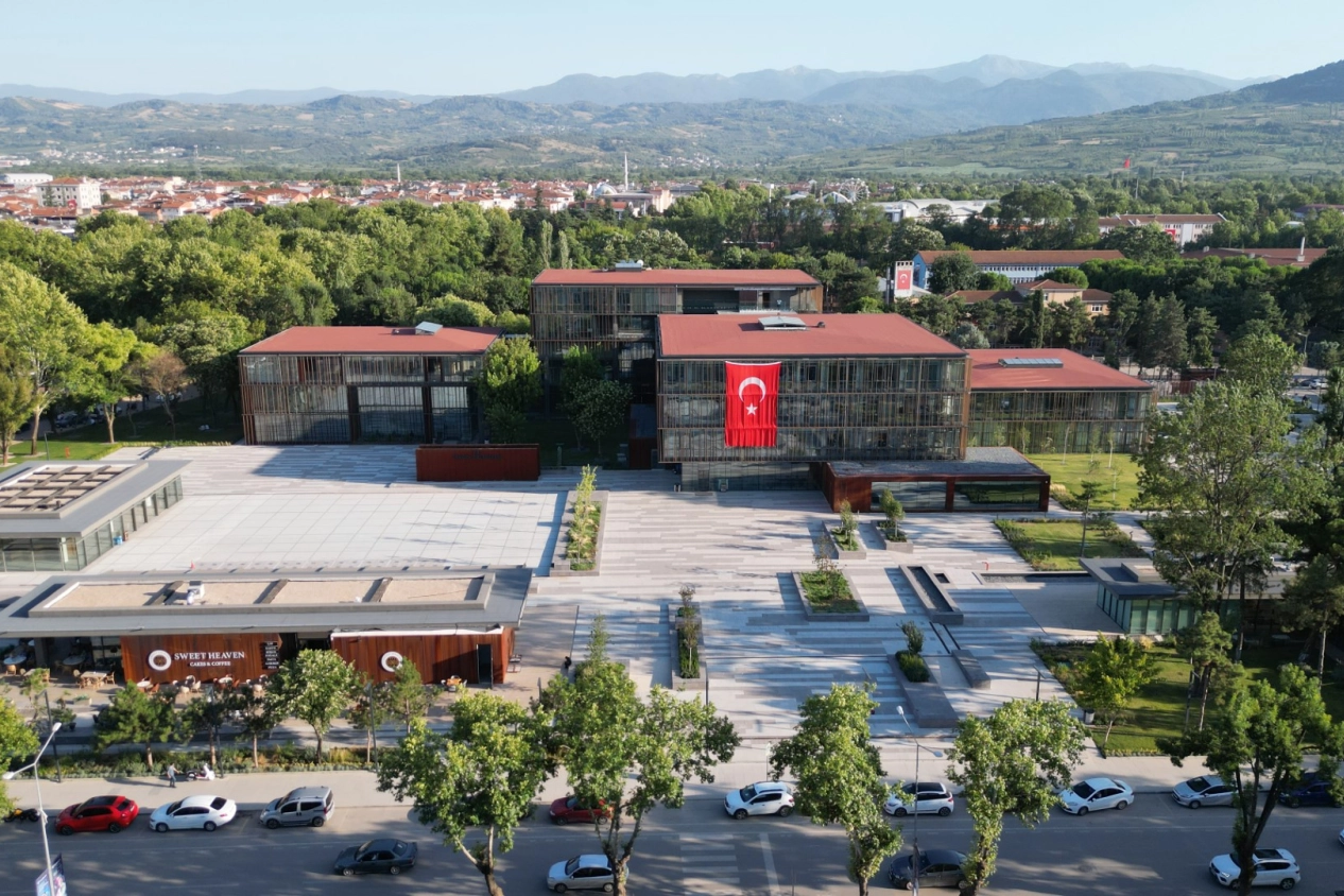 Bursa İneg&ouml;l&rsquo;de &uuml;cretsiz otoparkların anlık doluluk oranı artık cebinizde