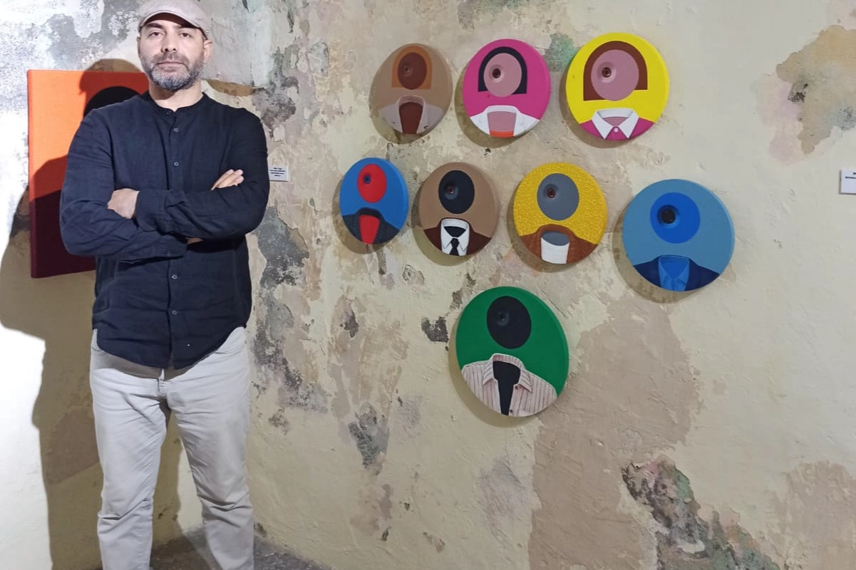 Metin &Ouml;zg&ouml;r'&uuml;n &ldquo;Ne Yerde Ne G&ouml;kte&rdquo; Sergisi Mardin'de a&ccedil;ıldı