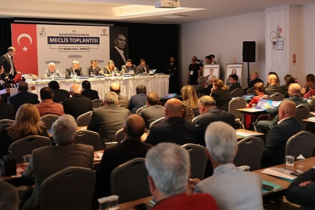 Ege Belediyeler Birliği&rsquo;nde Başkan &Ccedil;avuşoğlu g&uuml;ven tazeledi