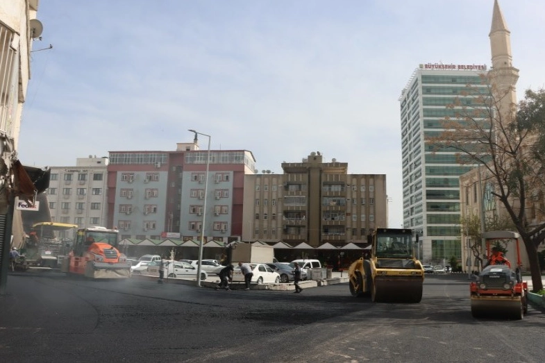 Şanlıurfa'da asfalt &ccedil;alışmaları tam gaz