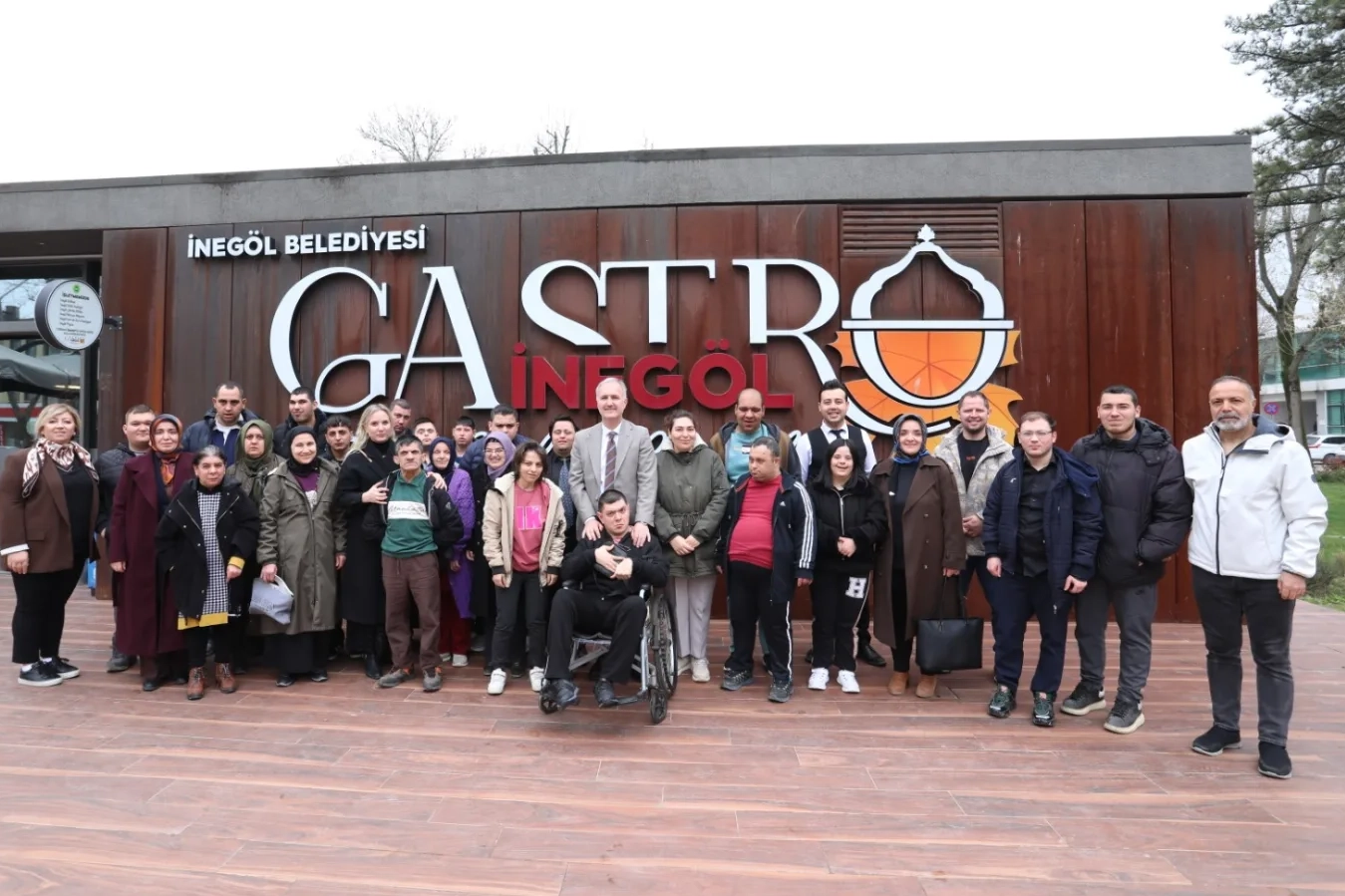 Bursa İneg&ouml;l'de Başkan Taban engelli &ouml;ğrencilerle kahvaltıda buluştu