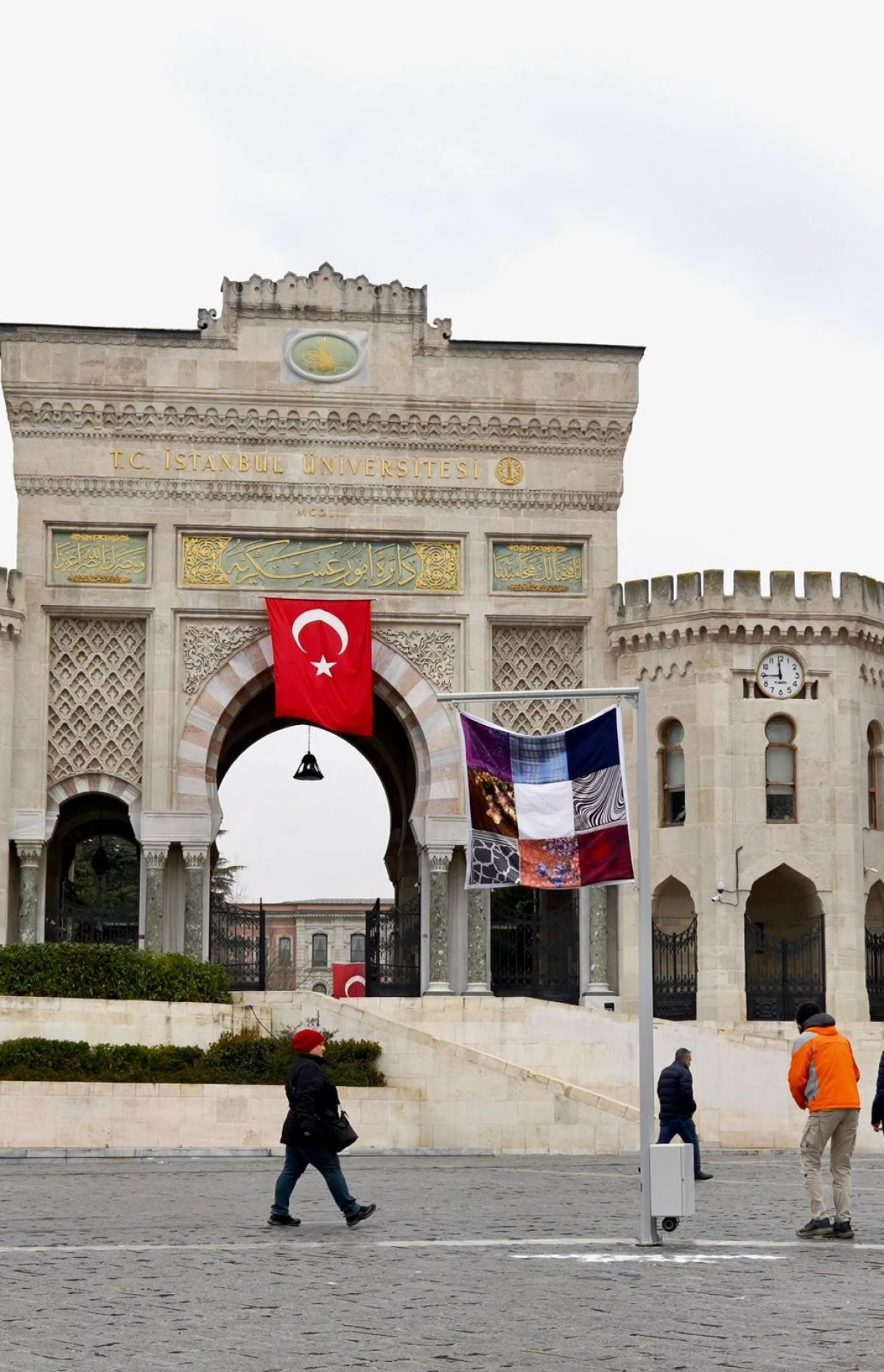 28 Şubat&rsquo;ın Hafızası Beyazıt Meydanı&rsquo;nda Canlandırıldı