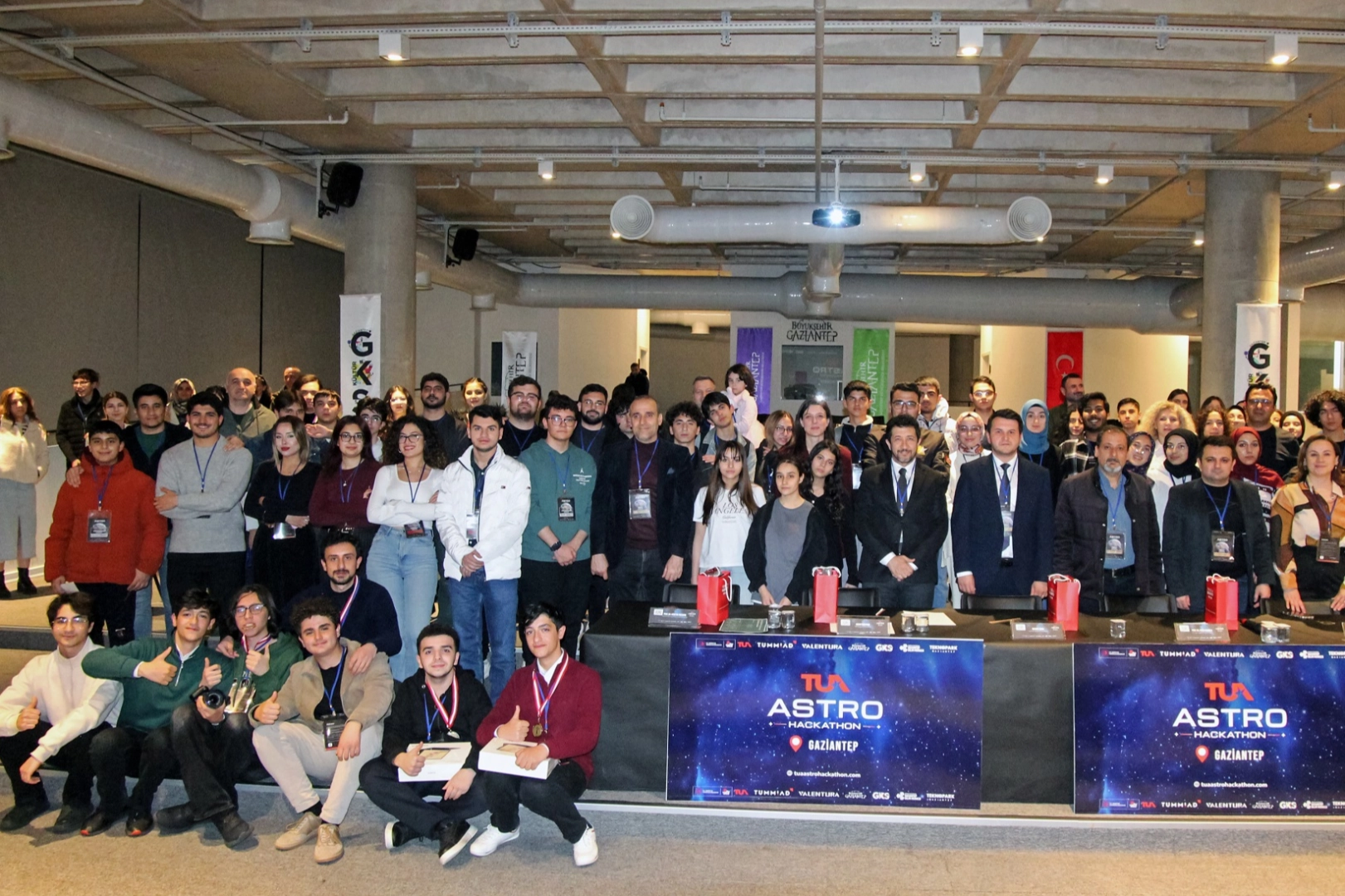 Gaziantep Bilim Merkezi'nde gen&ccedil;ler birincilik i&ccedil;in ter d&ouml;kt&uuml;