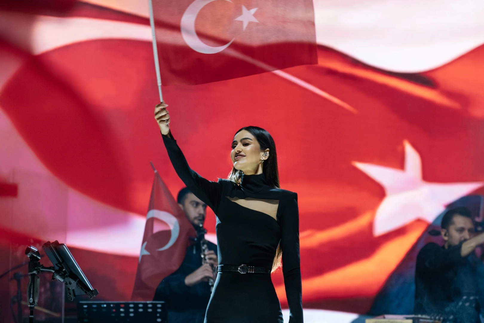 Elif Buse Doğan’dan Tokat’ta Cumhuriyet coşkusu