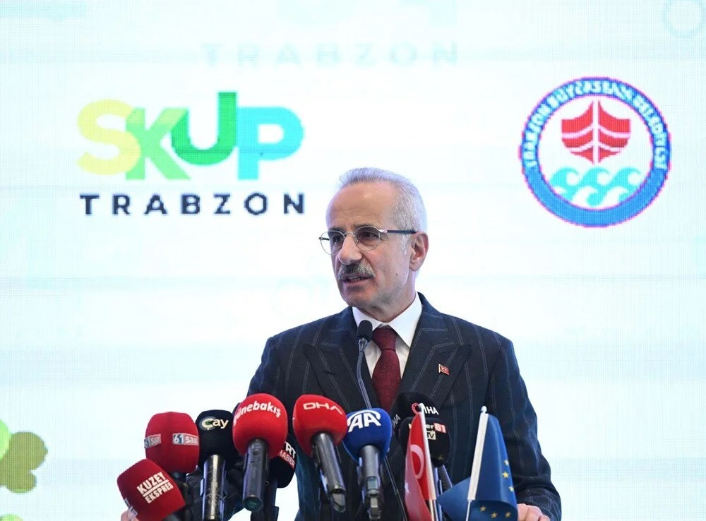 Bakan Uraloğlu: Trabzon’a yeni bir havalimanı  için müjde verdi. 