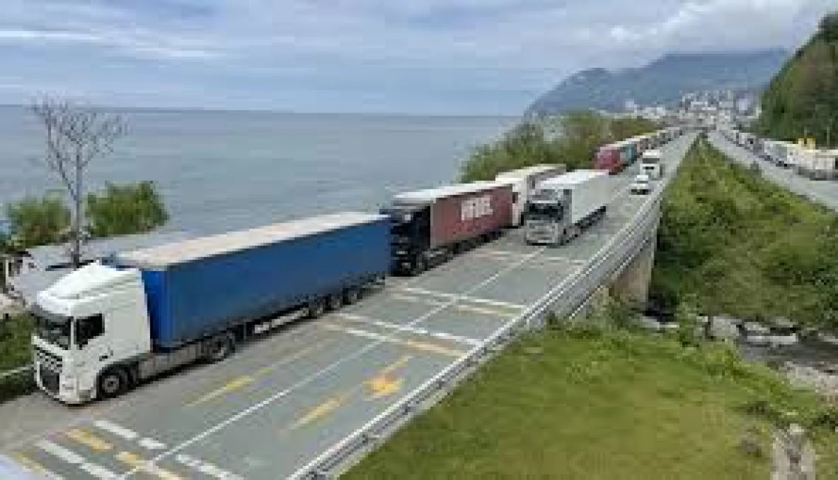 Balkanlar&rsquo;da Vize Krizi: Nakliyeciler Sınırları Kapattı, T&uuml;rk Şof&ouml;rlerden Destek Geldi