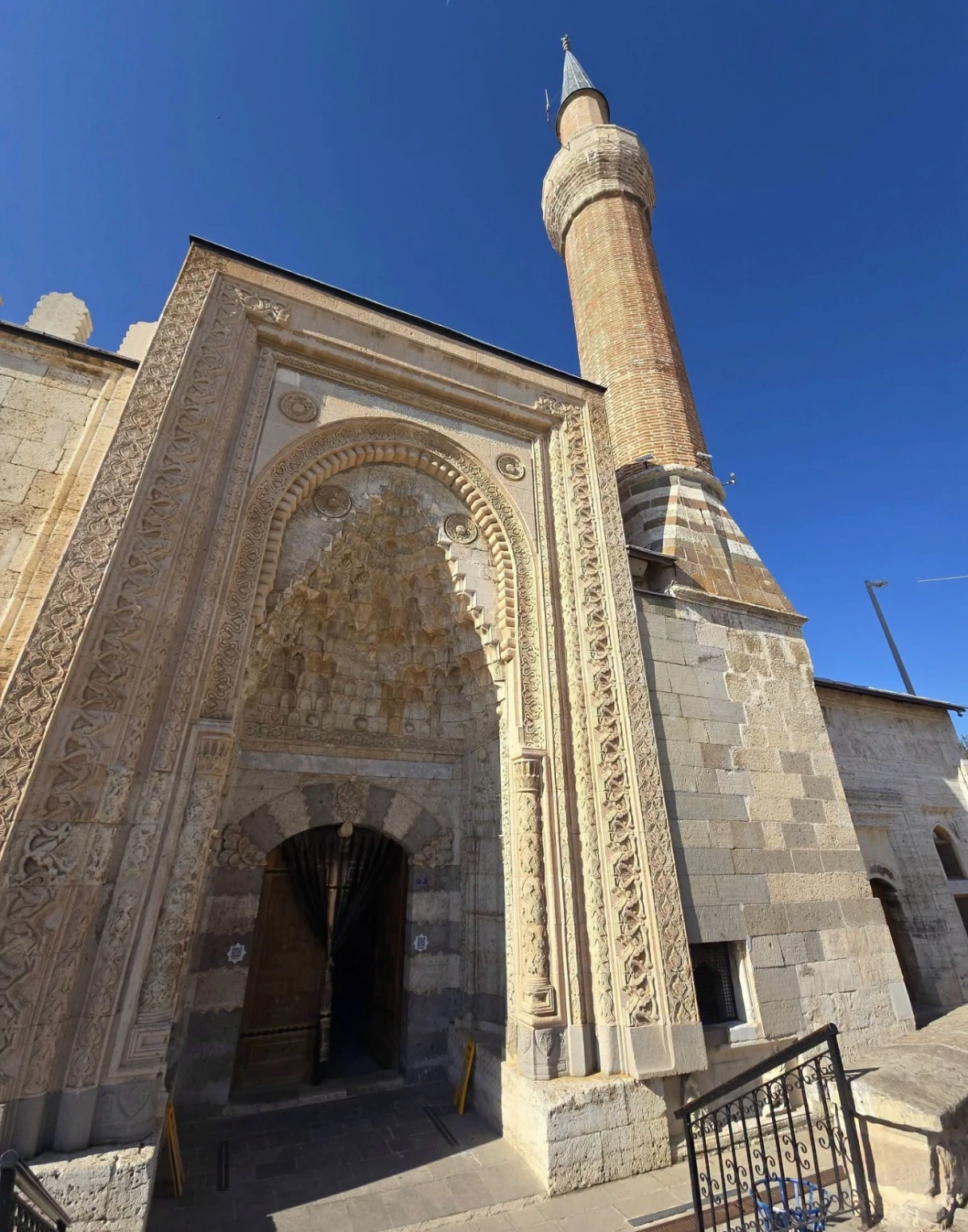 Beyşehir&rsquo;de Eşrefoğlu Camii&rsquo;nin Ahşap Sırları 