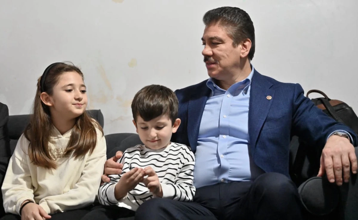 C&uuml;neyt Y&uuml;ksel&rsquo;den Bah&ccedil;elievler&rsquo;de aile ziyareti 