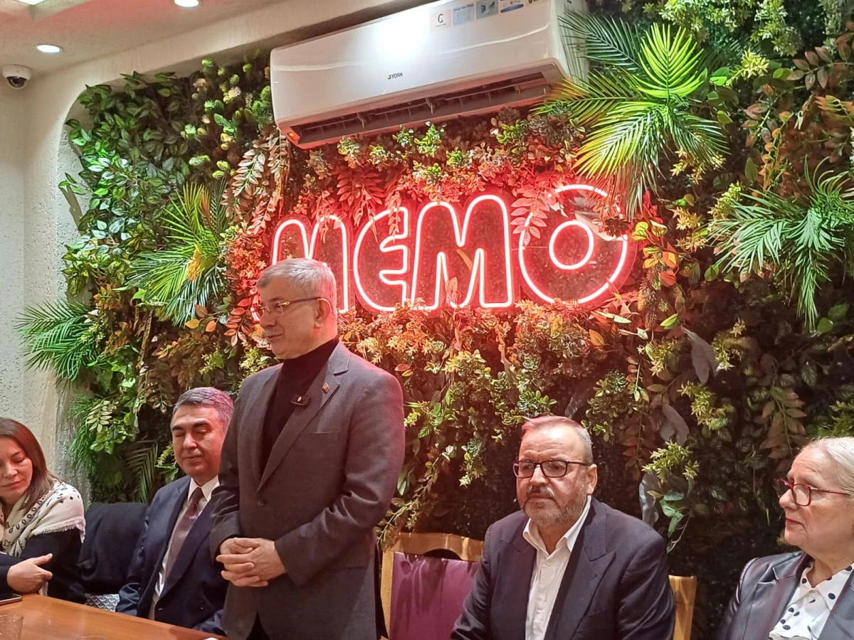 GELECEK PARTİSİ &Uuml;SK&Uuml;DAR&rsquo;DA SAHUR BULUŞMASI: DAVUTOĞLU&rsquo;NDAN İKTİDAR VE MUHALEFETE ELEŞTİRİ