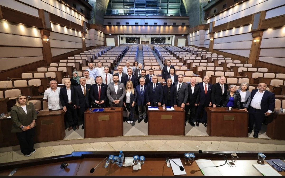 K&uuml;&ccedil;&uuml;k&ccedil;ekmece Muhtarları, İBB Başkan Vekili Nuri Arslan ile Bir Araya Geldi 