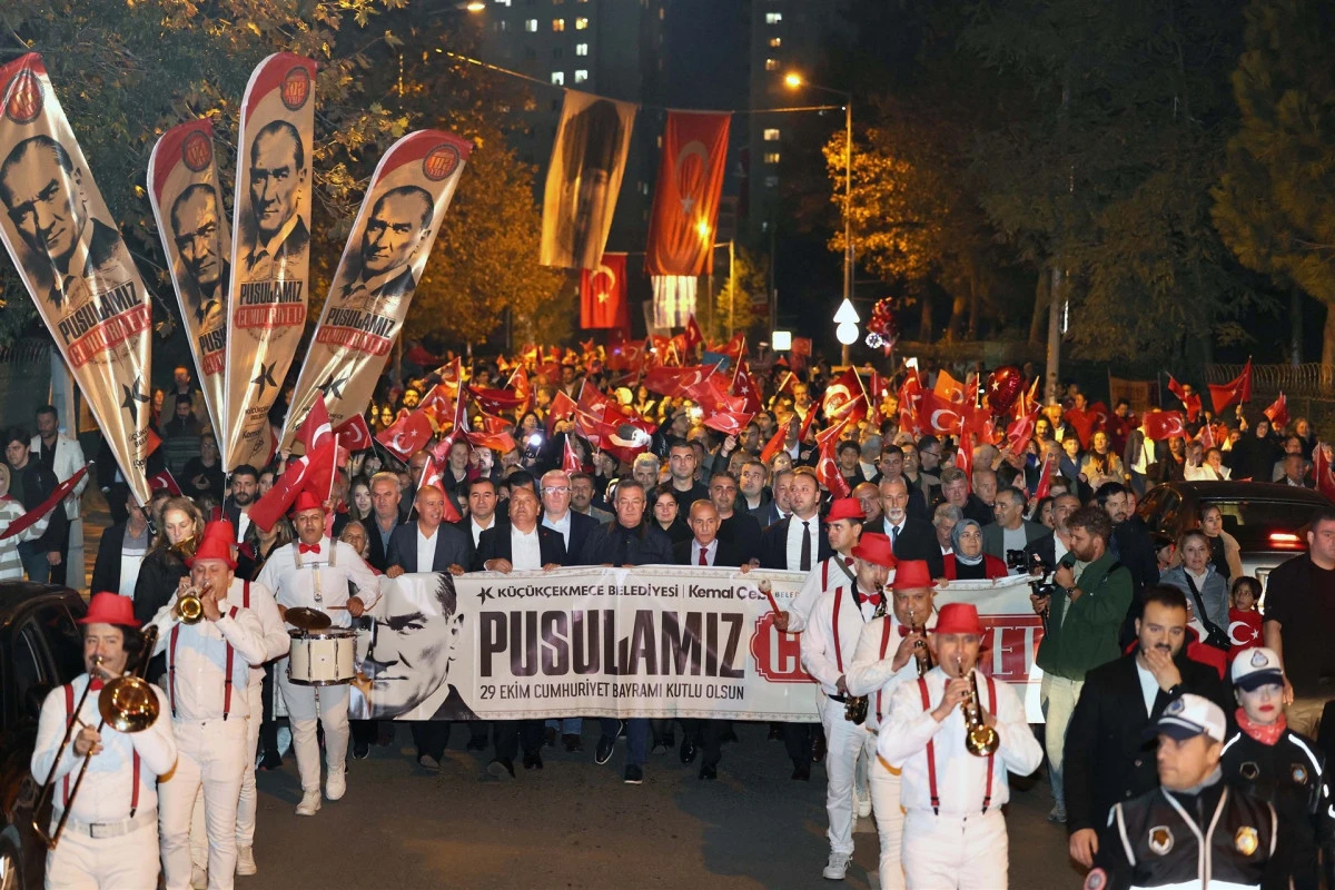 KÜÇÜKÇEKMECE’DE CUMHURİYET COŞKUSU