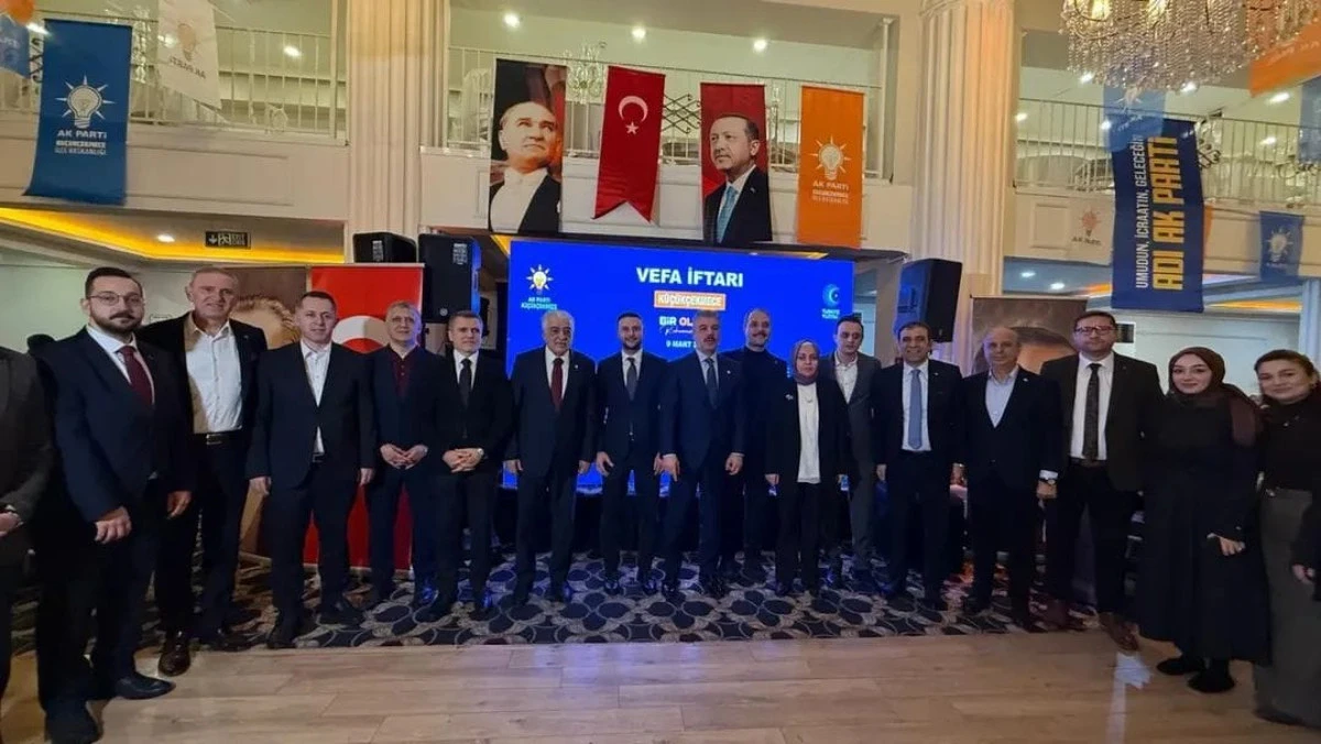  &ldquo;K&Uuml;&Ccedil;&Uuml;K&Ccedil;EKMECE&rsquo;DE VEFA SOFRASI: AK PARTİ TEŞKİLATI AYNI MASADA BULUŞTU&rdquo;