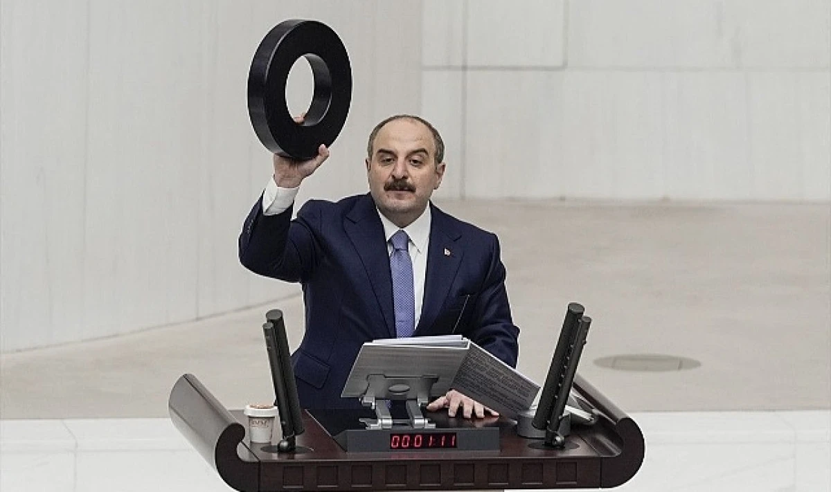 Mustafa Varank&rsquo;tan &Ouml;zg&uuml;r &Ouml;zel&rsquo;e Savunma Sanayii ve B&uuml;t&ccedil;e Eleştirisi