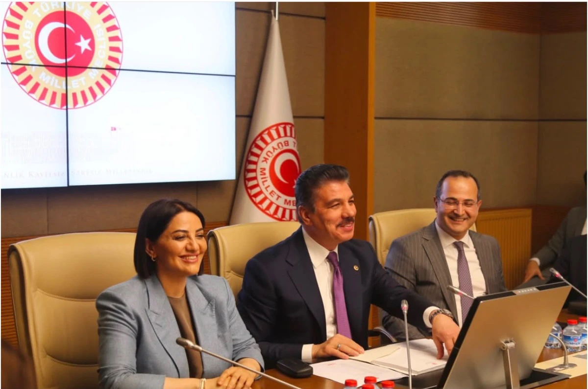 TBMM Adalet Komisyonu Başkanı C&uuml;neyt Y&uuml;ksel, Hukuk&ccedil;u TBMM de Ağırladı