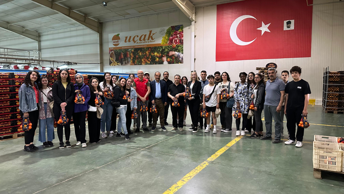 Türkiye’nin taze meyve ihracat şampiyonu Hayrettin Uçak’tan gençlere hayat dersi;