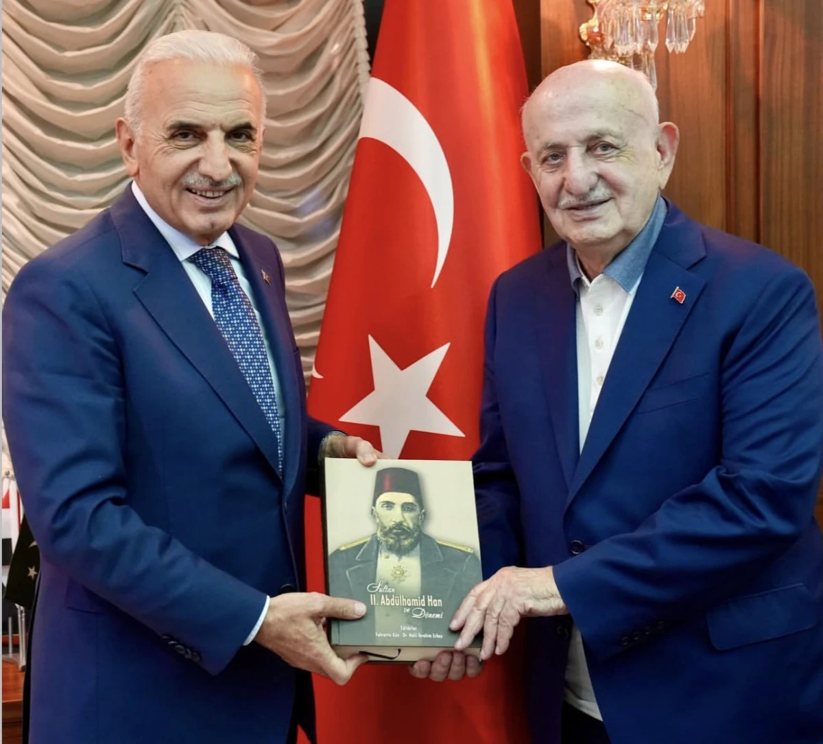 &Uuml;MRANİYE BELEDİYE BAŞKANI İSMET YILDIRIM&rsquo;DAN İSMAİL KAHRAMAN&rsquo;A ZİYARET 